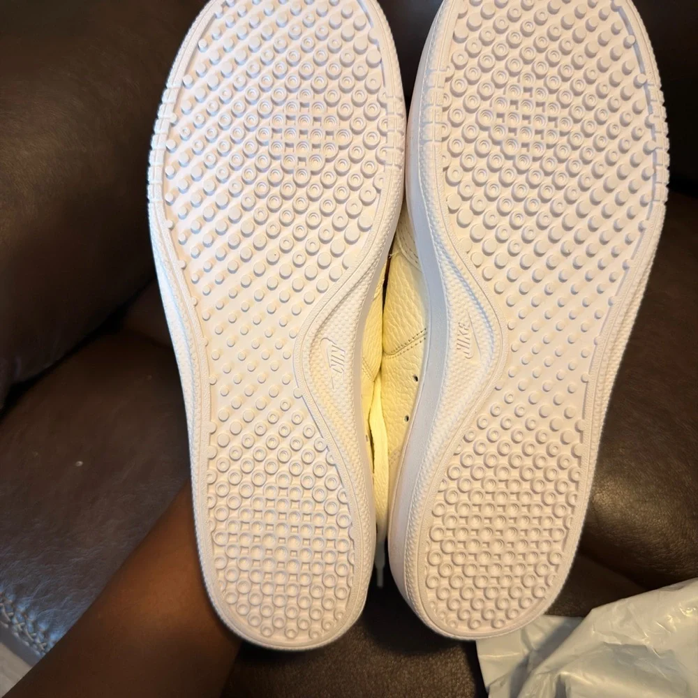 Nike women court vintage premium